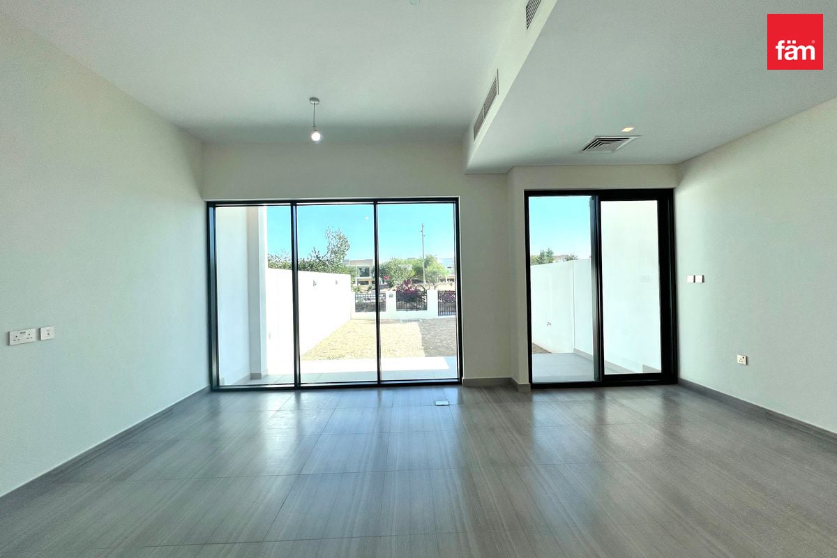 Stylish Townhouse in Damac-16