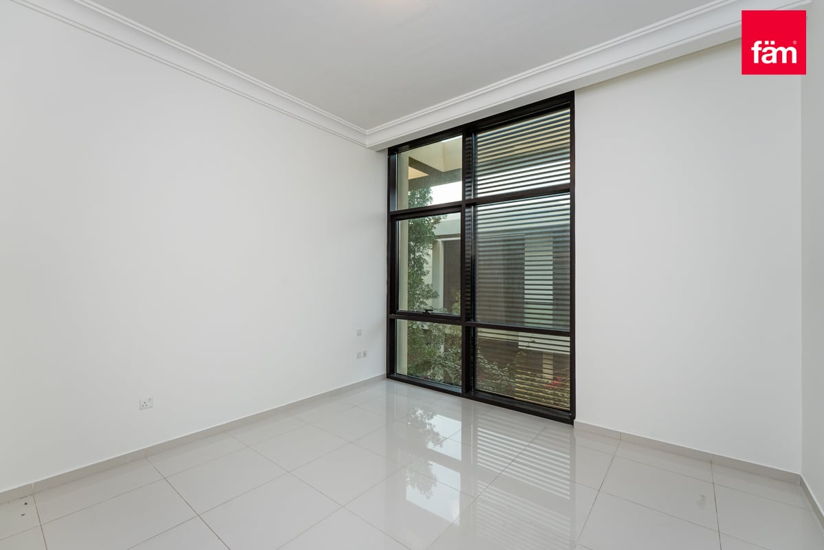 Spacious Townhouse in Damac-18