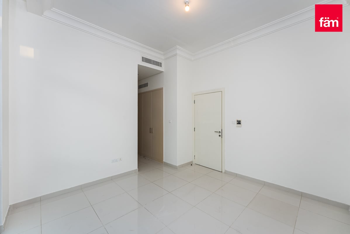 Spacious Townhouse in Damac-20