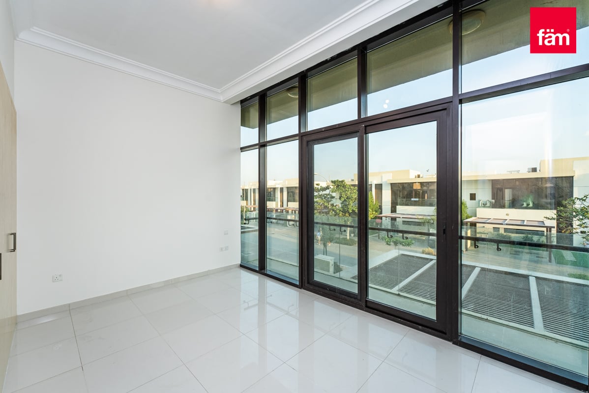 Spacious Townhouse in Damac-10