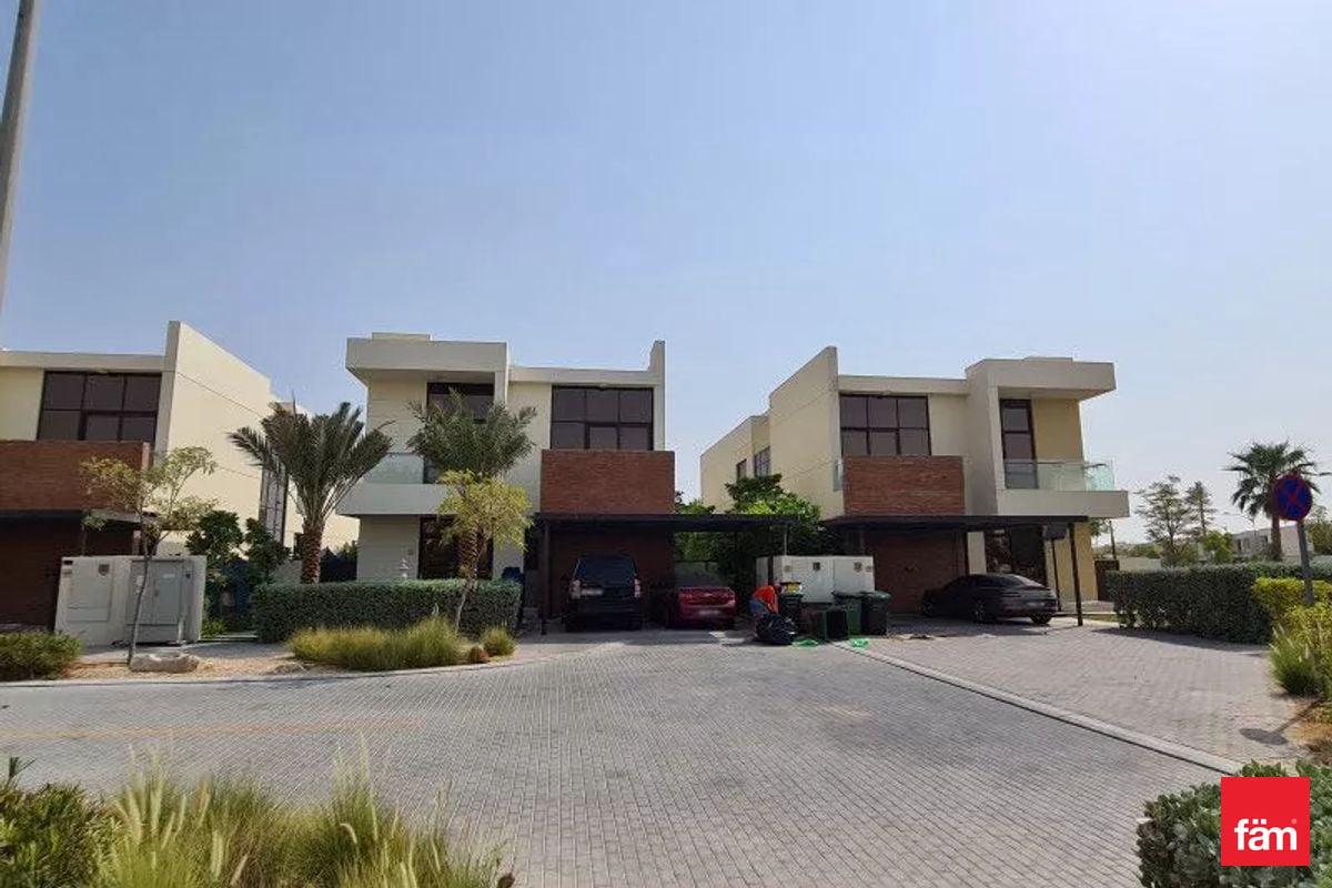 Luxury Townhouse in Damac Hills-0