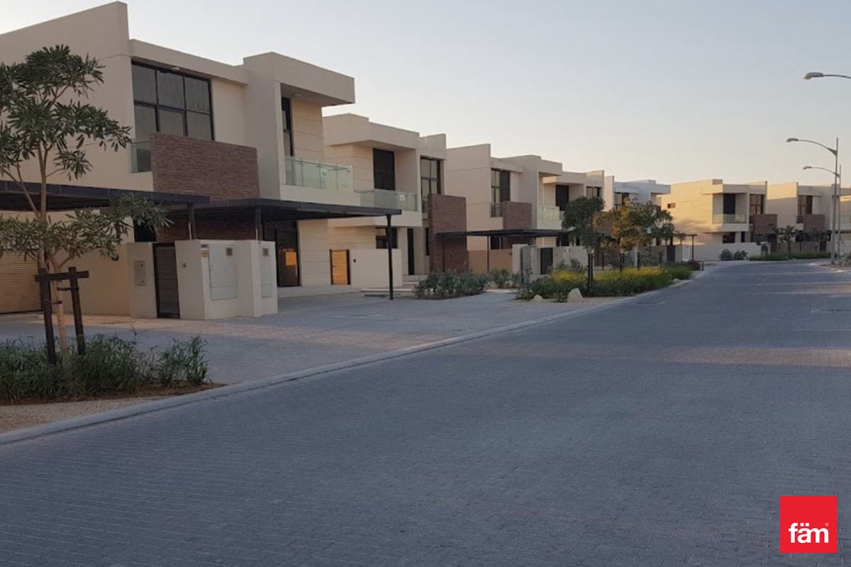 Luxury Townhouse in Damac Hills-2