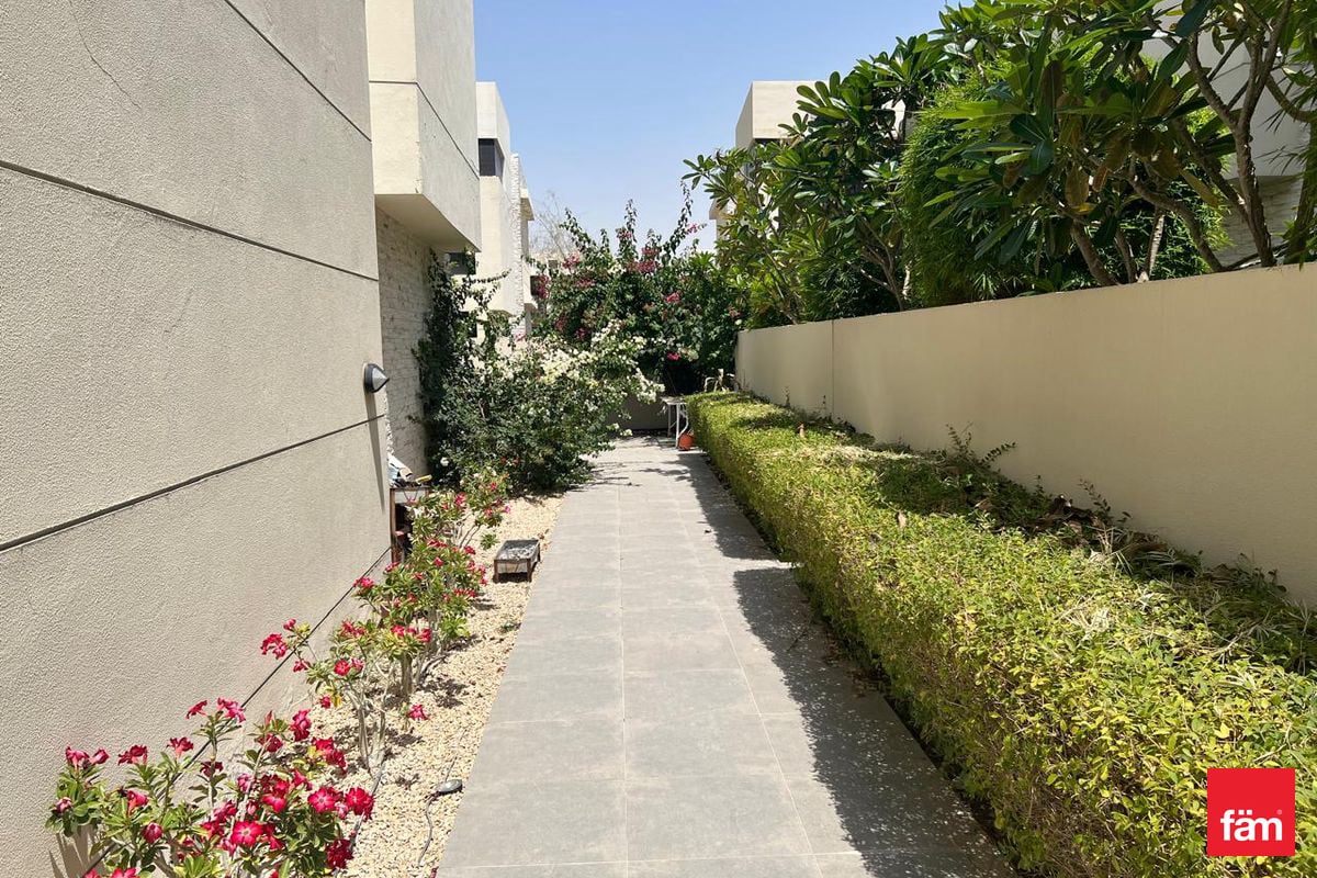 Luxury Townhouse in Damac Hills-9